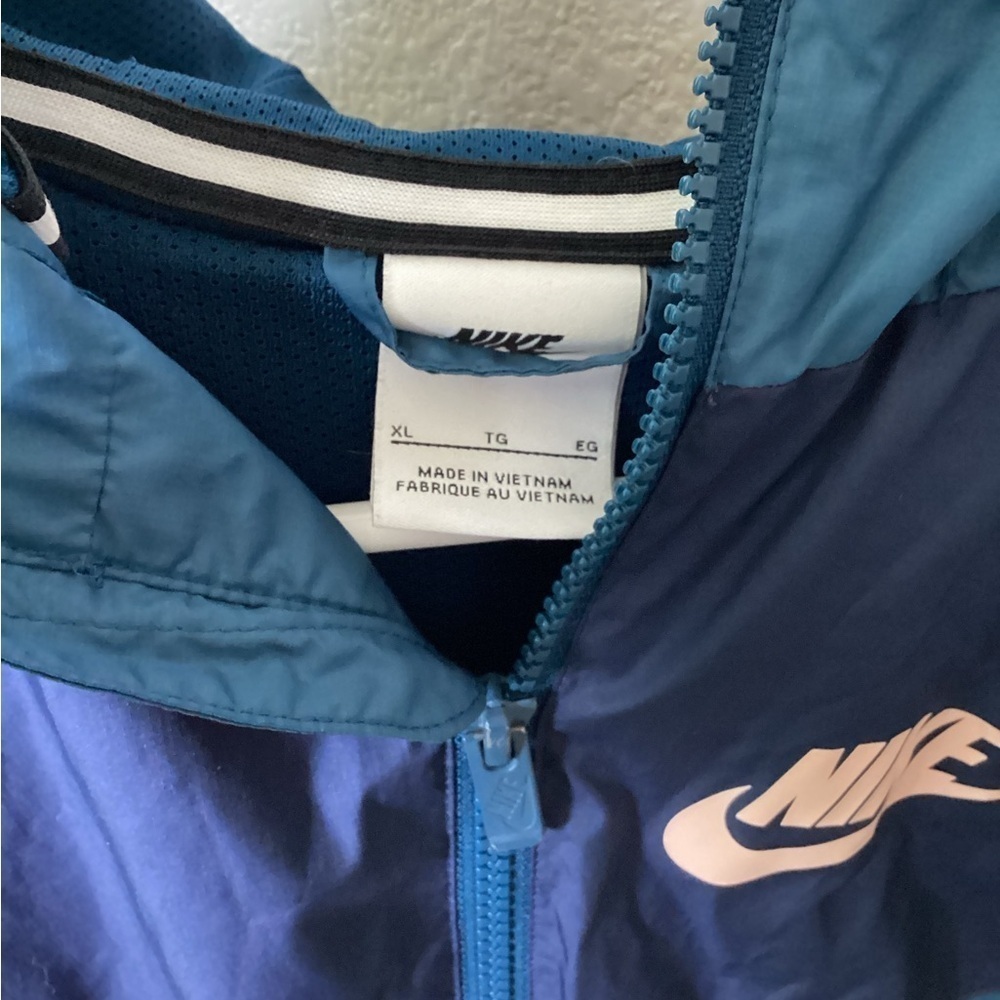 Nike Blue and Teal Windbreaker - Picture 2 of 6